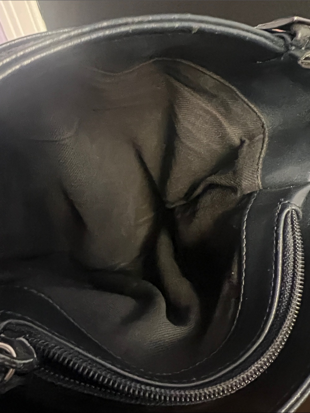 Vintage Nine West Navy Leather Tote Bag with Pewter Chain Strap - Picture 4 of 5